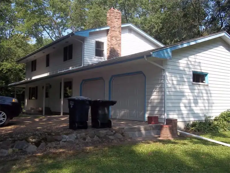Before photo of a home before vinyl siding replacement by Engstrom Siding & Window